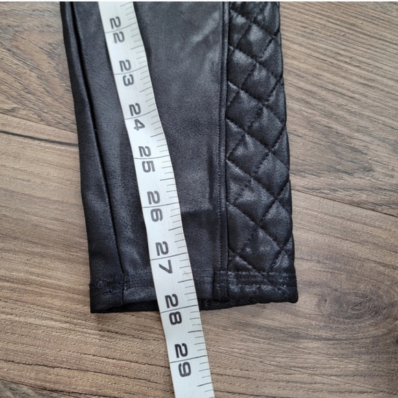 Spanx Quilted Moto Leggings Size medium - Picture 5 of 9